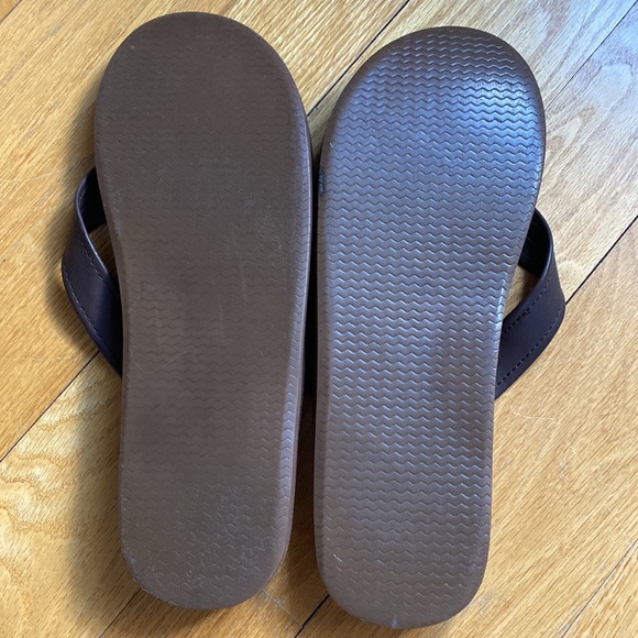 Vineyard Vines Men’s Flip Flops, Brown Size 13, great condition! - Picture 4 of 6